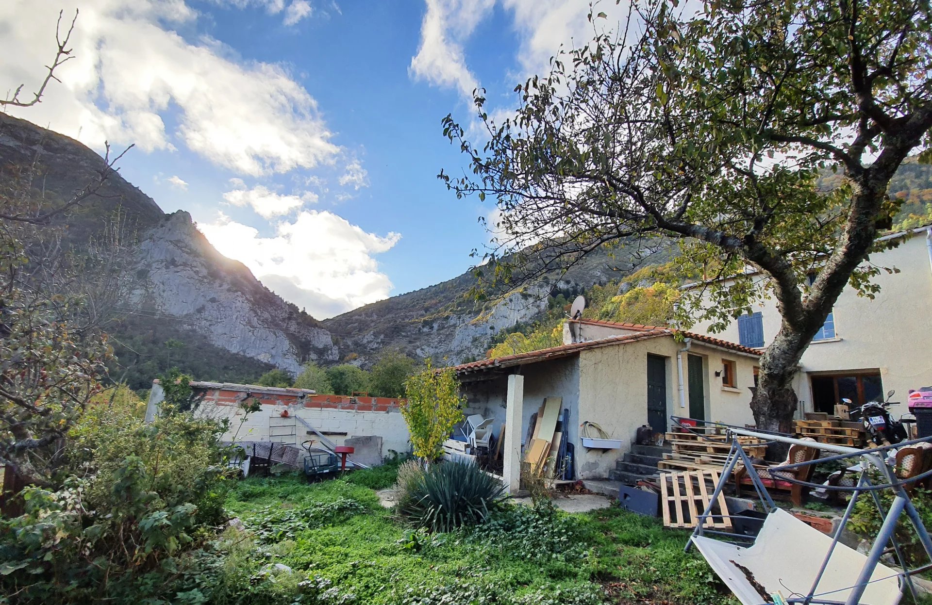 99681f253fa14d135c92b0baa6f8b51f_3bc3e916d3_1920-original.jpg Maison avec jardin et vue panoramique
