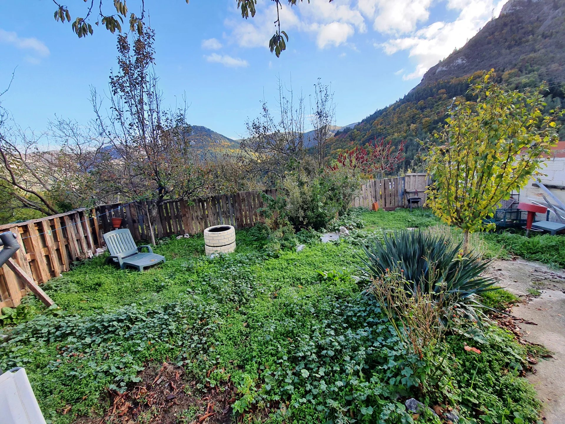 1c2ec8d4359d85be14416a1046746ab0_c736d190c7_1920-original.jpg Maison avec jardin et vue panoramique