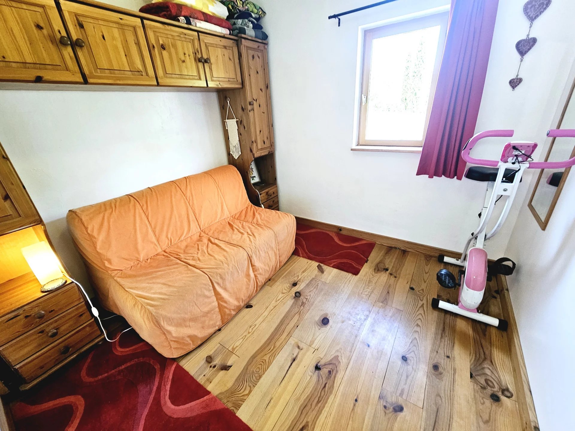 7ce70666f3418359411d33cc59ae71cc_78be670c16_1920-original.jpg Villa avec vue imprenable sur les montagnes, très privée, à distance de marche du centre-ville.