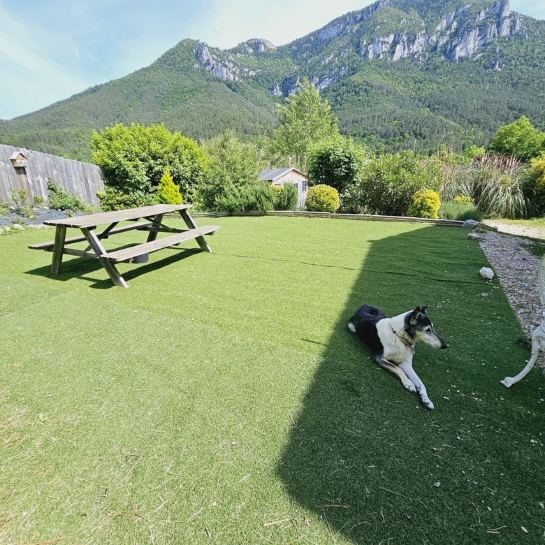 Villa avec vue imprenable sur les montagnes, très privée, à distance de marche du centre-ville.
