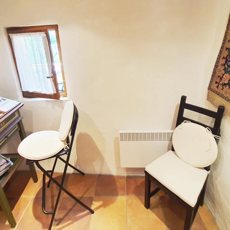 Maison de caractère rénovée de 3 chambres avec grande terrasse et vue imprenable sur la montagne