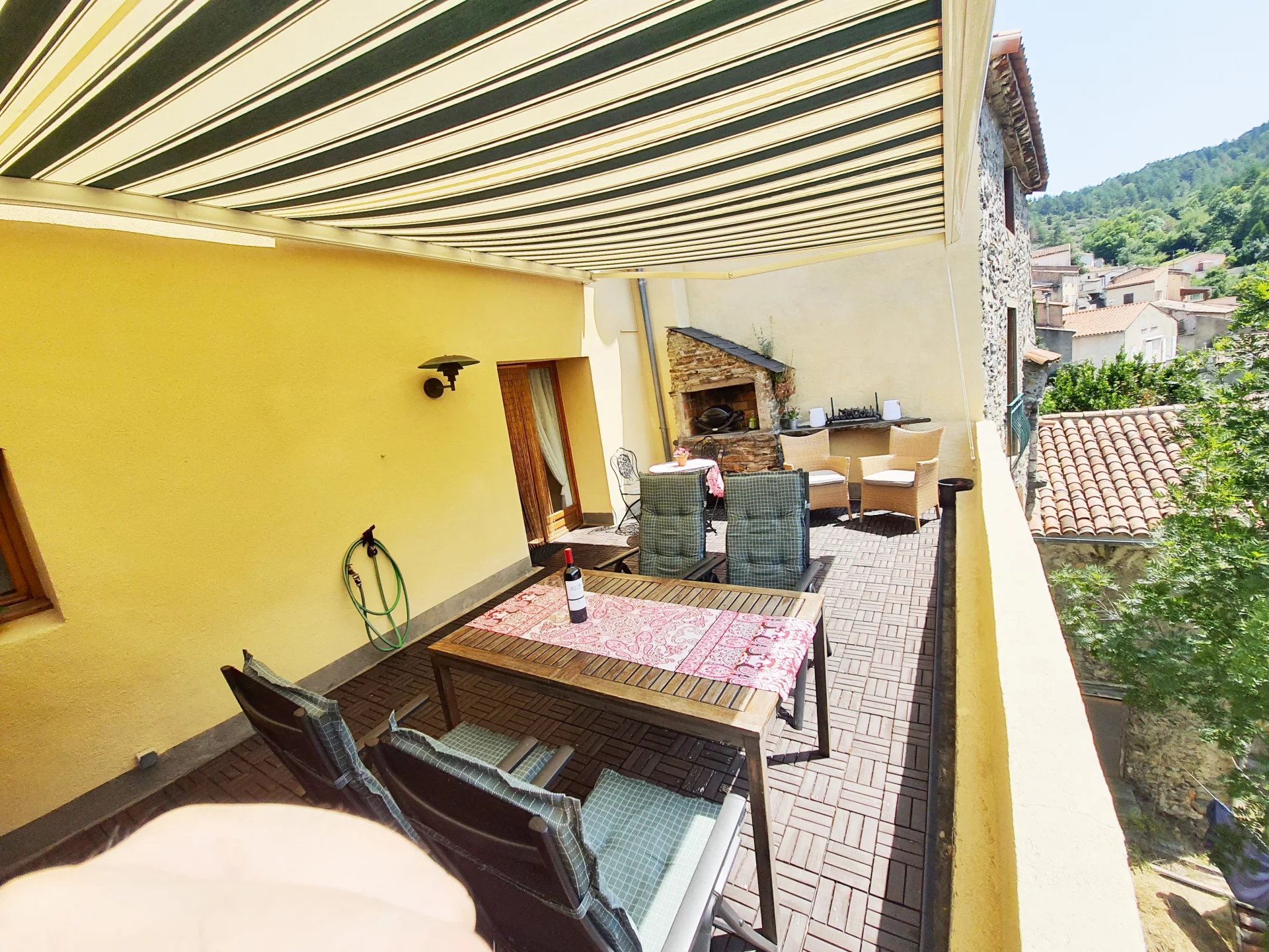 9ca7a0887a1c656d089b0d1e86e11ad0_799c288664_1920-original.jpg Maison de caractère rénovée de 3 chambres avec grande terrasse et vue imprenable sur la montagne