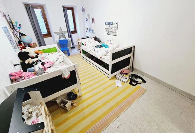 Immeuble avec appartements de deux et trois chambres, deux studios et un garage à Quillan
