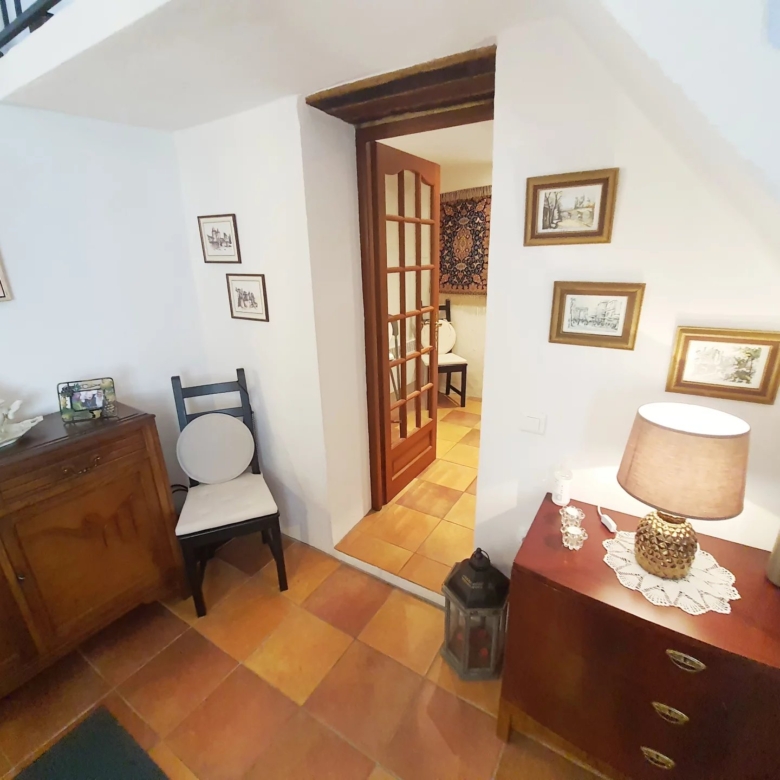 Maison de caractère rénovée de 3 chambres avec grande terrasse et vue imprenable sur la montagne