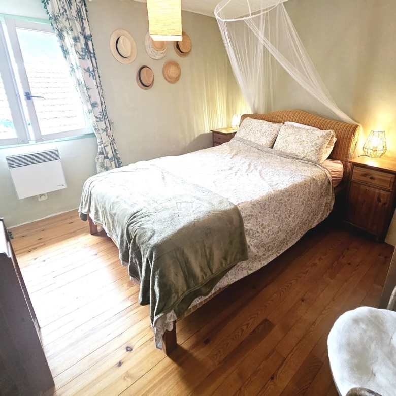 Maison de 2 chambres rénovée à Quillan pleine de caractère.
