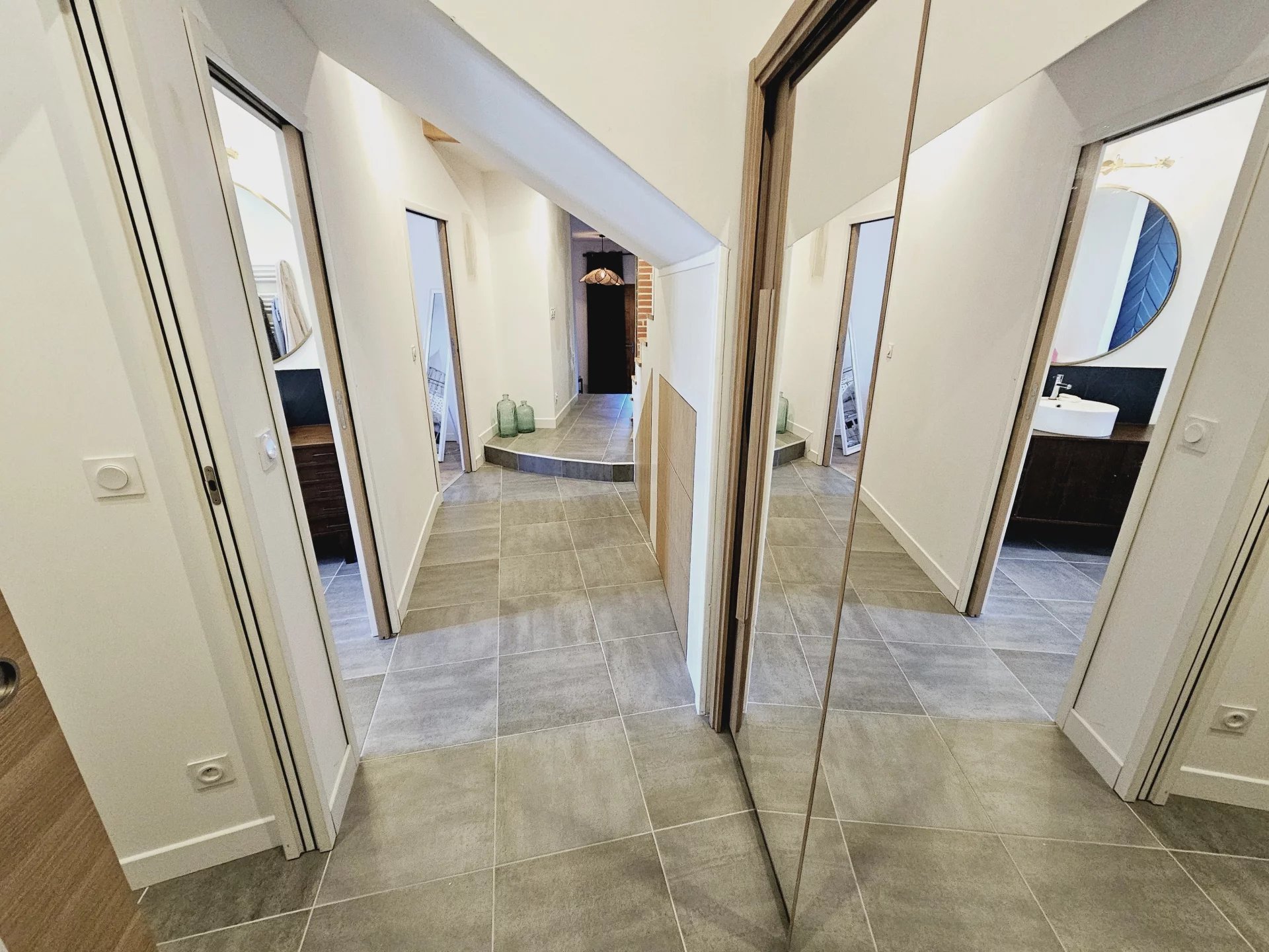 31a23ce1475e3b18c11b7111318aaac9_98b9db0471_1920-original.jpg Magnifique maison de ville rénovée à Quillan, avec terrasse, garage et atelier/studio.