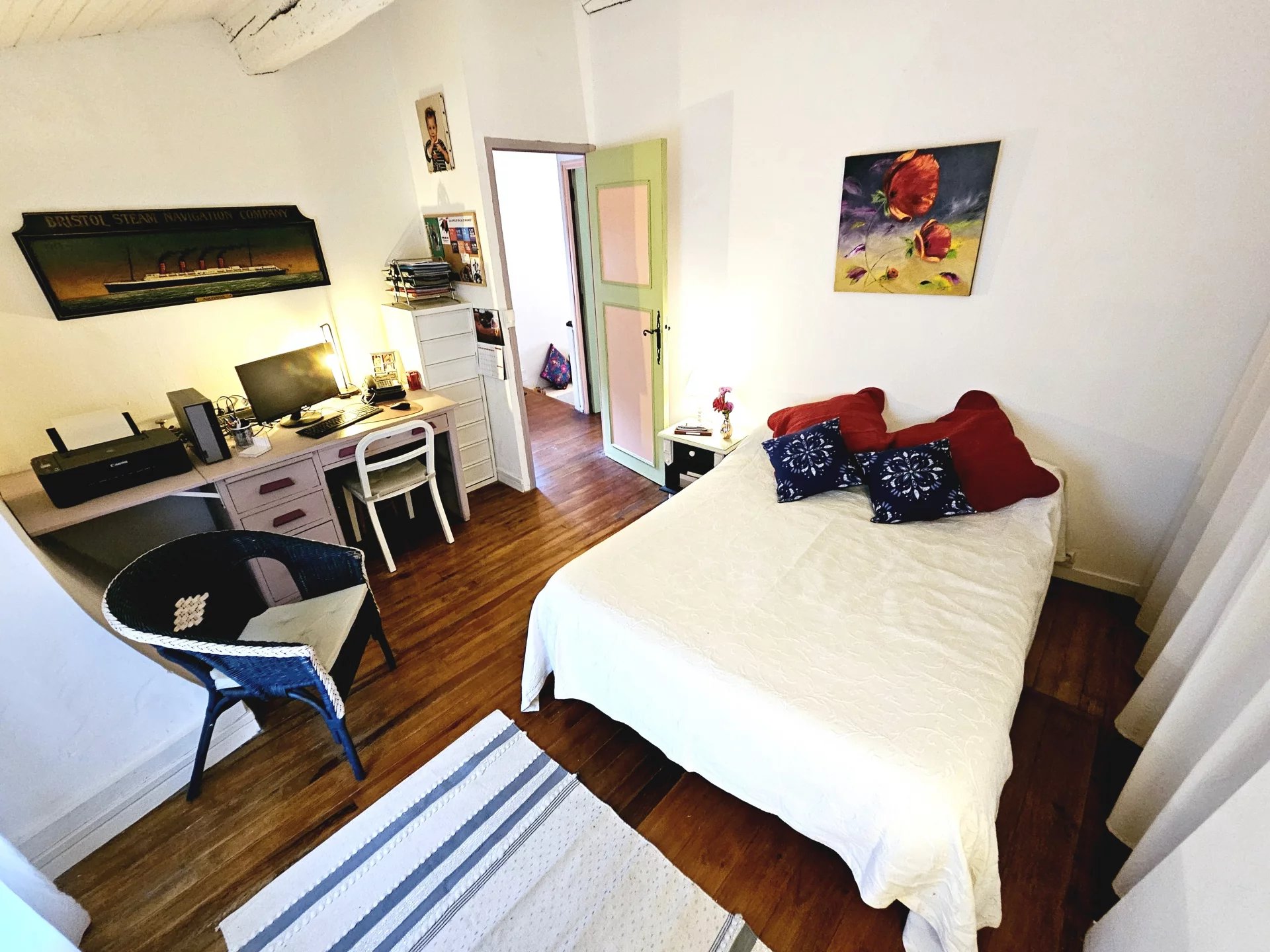 Maison en pierre entièrement rénovée dans un cadre magnifique avec de belles vues.