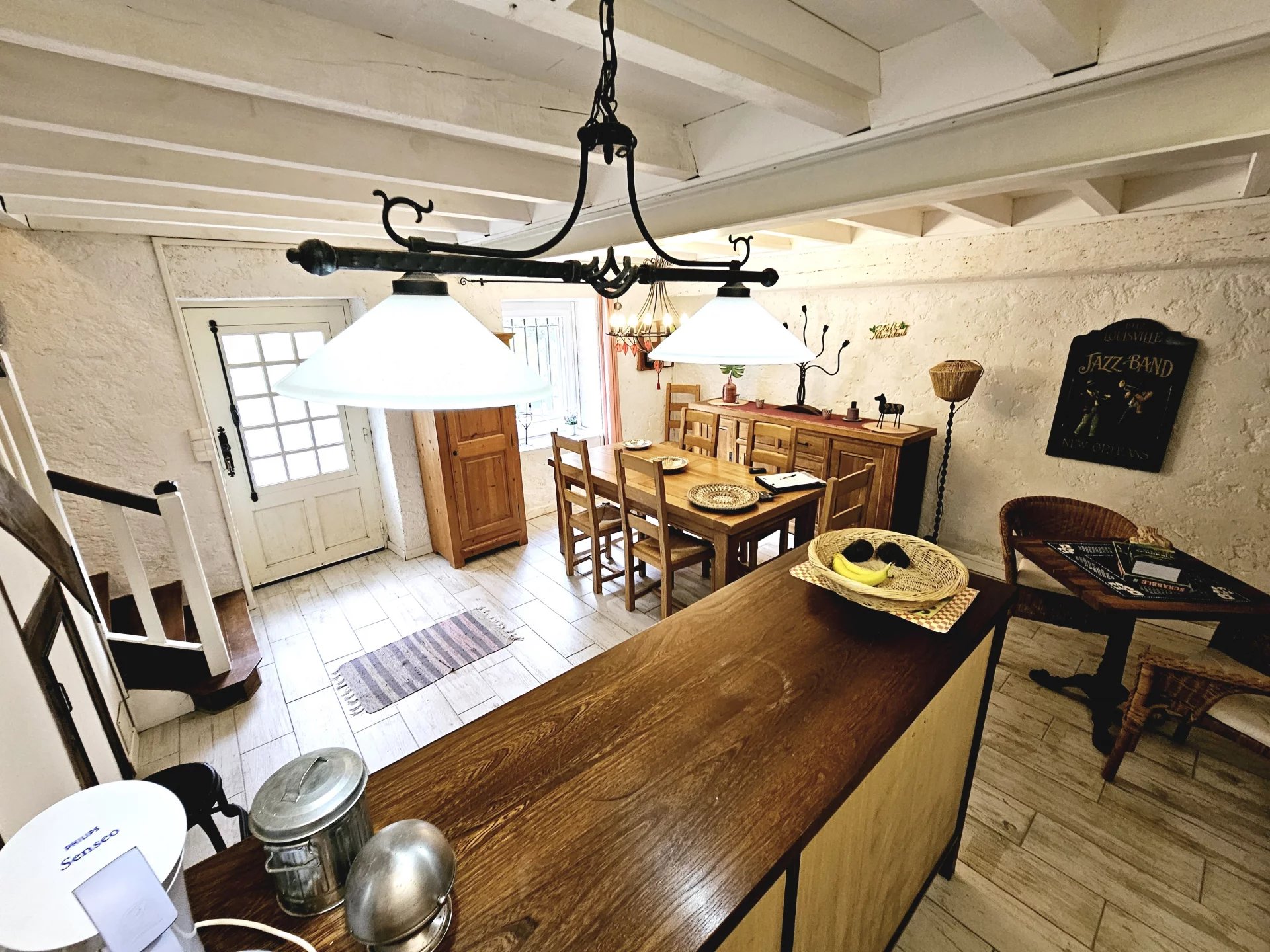 Maison en pierre entièrement rénovée dans un cadre magnifique avec de belles vues.