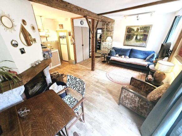 Maison de 2 chambres rénovée à Quillan pleine de caractère.