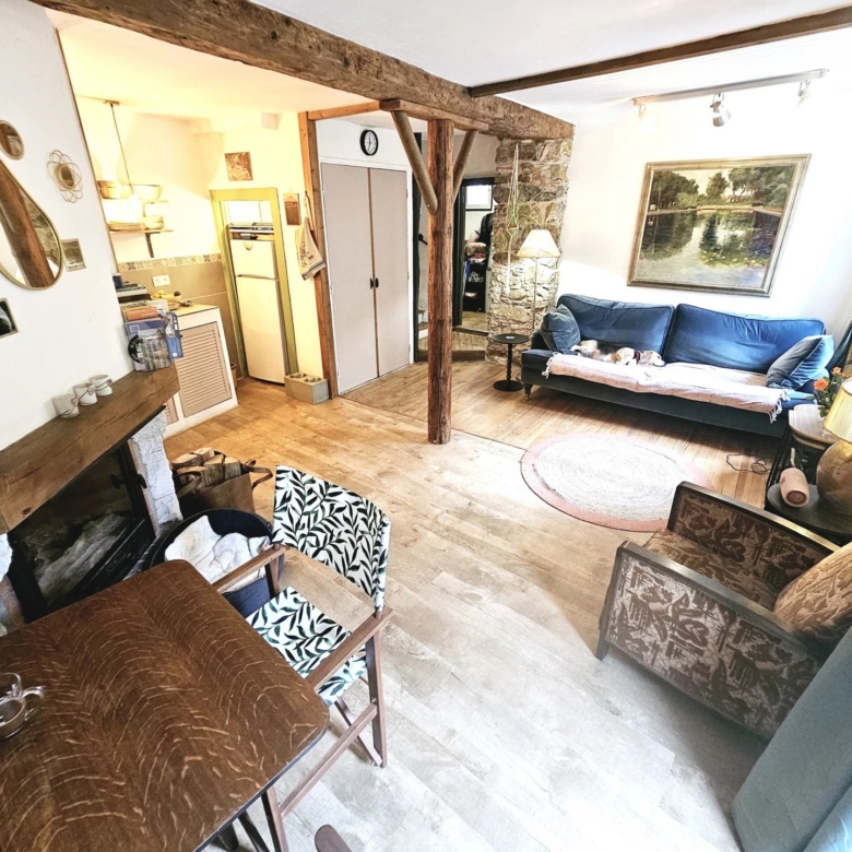 Maison de 2 chambres rénovée à Quillan pleine de caractère.