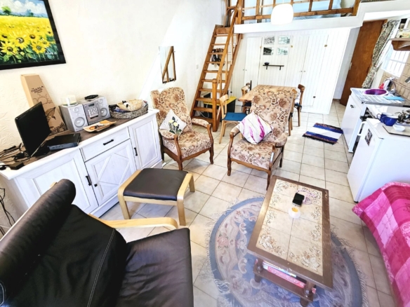 Maison de village avec jardin et cabane