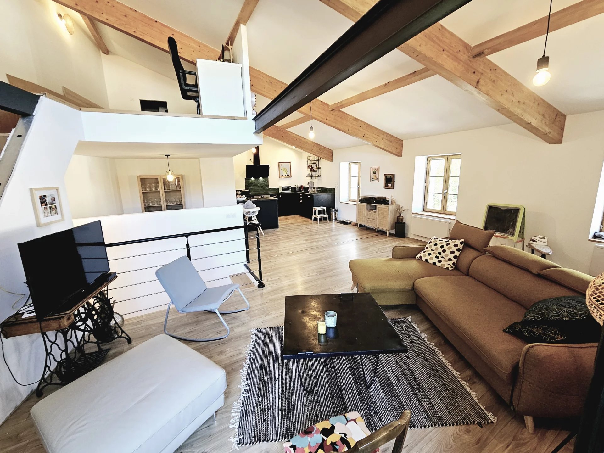 87090381_cover.jpg Magnifique maison de ville rénovée à Quillan, avec terrasse, garage et atelier/studio.