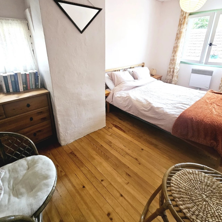 Maison de 2 chambres rénovée à Quillan pleine de caractère.