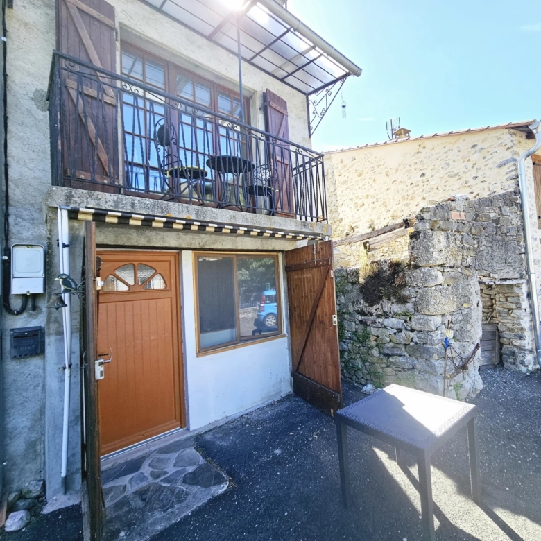 Maison de village avec jardin et cabane