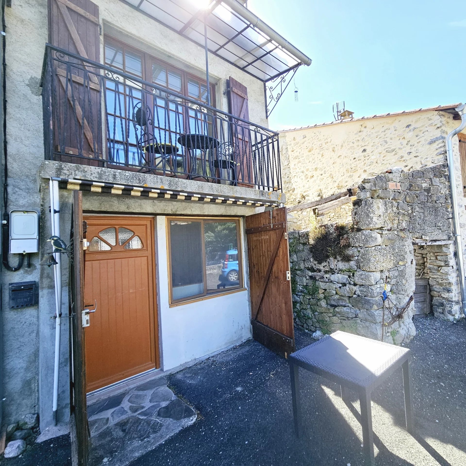 a060fa07e45fdb87c1eaca1a4022f4e5_f4c4815b4e_1920-original.jpg Maison de village avec jardin et cabane