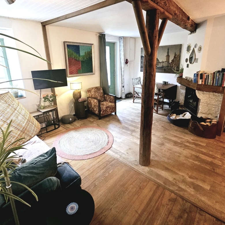 Maison de 2 chambres rénovée à Quillan pleine de caractère.