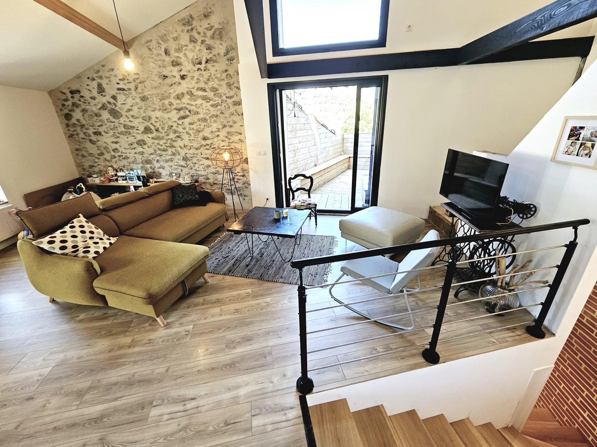 f6398f240f0661235de44a55b3f81a8f_2da227e19d_1920-original.jpg Magnifique maison de ville rénovée à Quillan, avec terrasse, garage et atelier/studio.