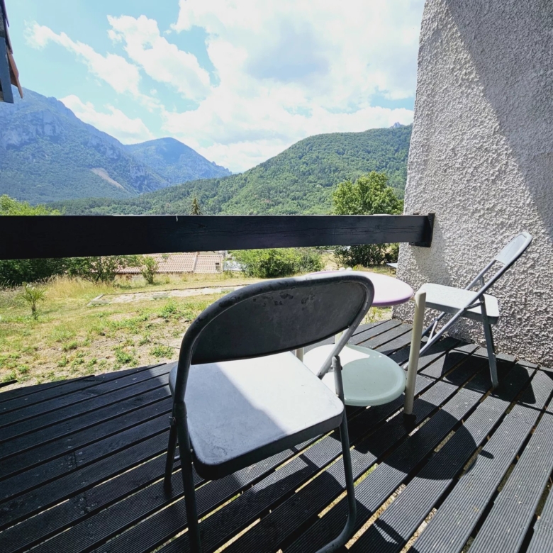 Vue imprenable sur les montagnes depuis cette villa unique de 3 chambres.