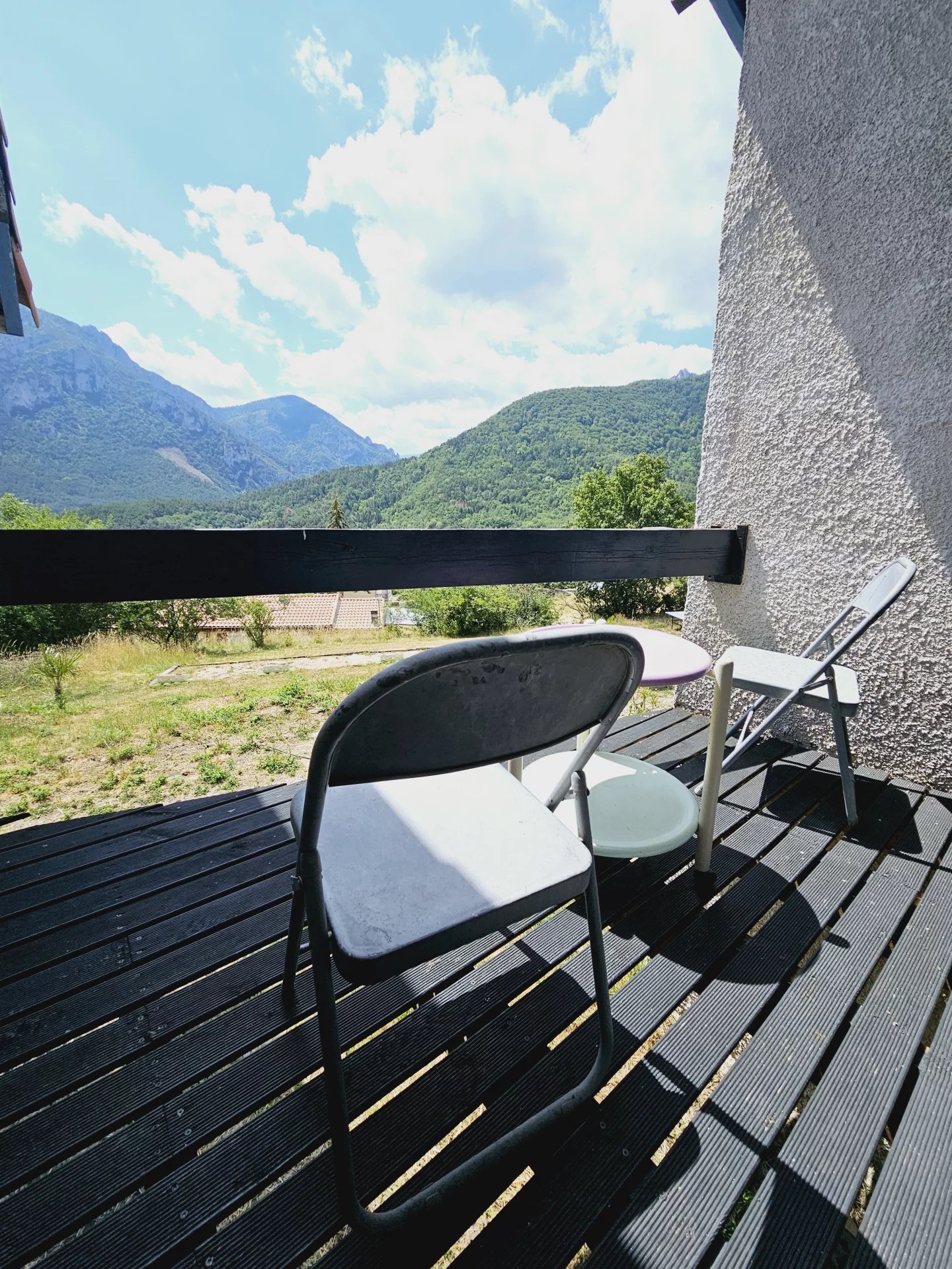 Vue imprenable sur les montagnes depuis cette villa unique de 3 chambres.