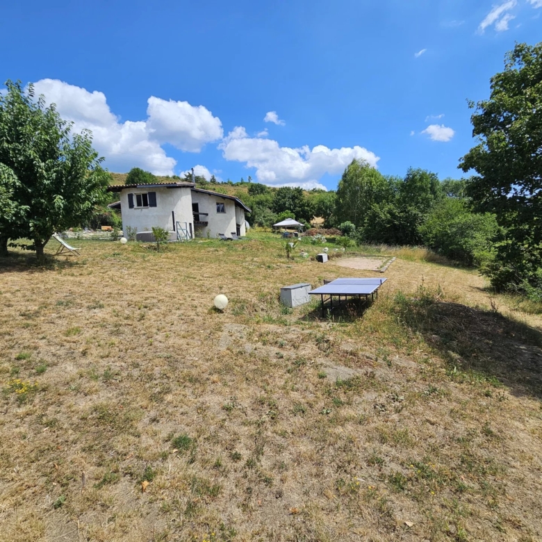 Vue imprenable sur les montagnes depuis cette villa unique de 3 chambres.